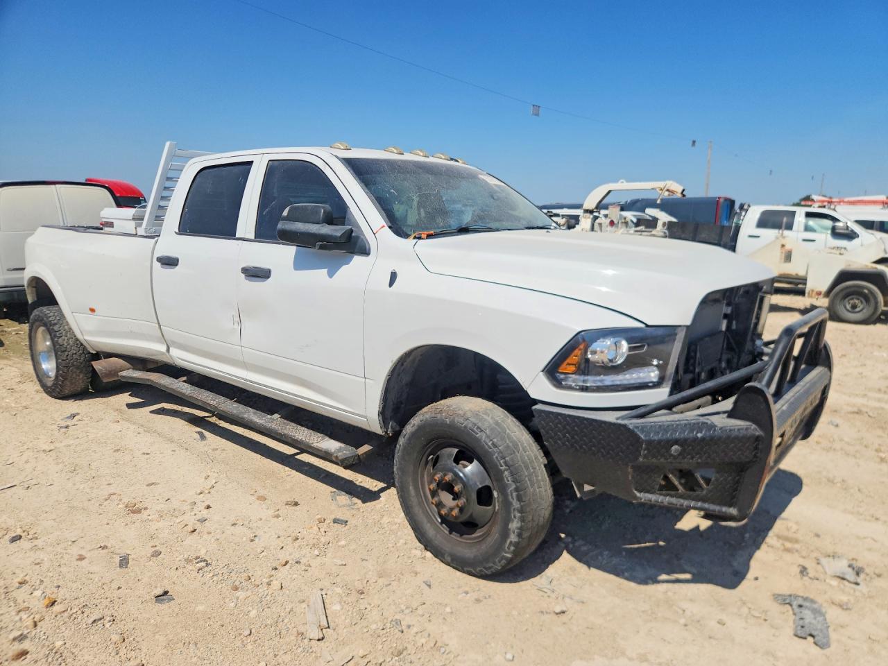 2014 Ram 3500 VIN 3C63RRGJ6EG255820 photo 4