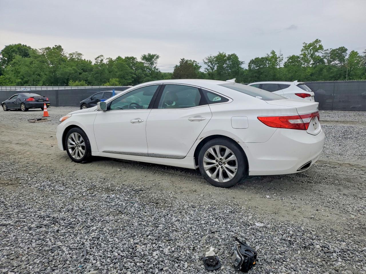 2014 Hyundai Azera VIN KMHFG4JG9EA368330 photo 2