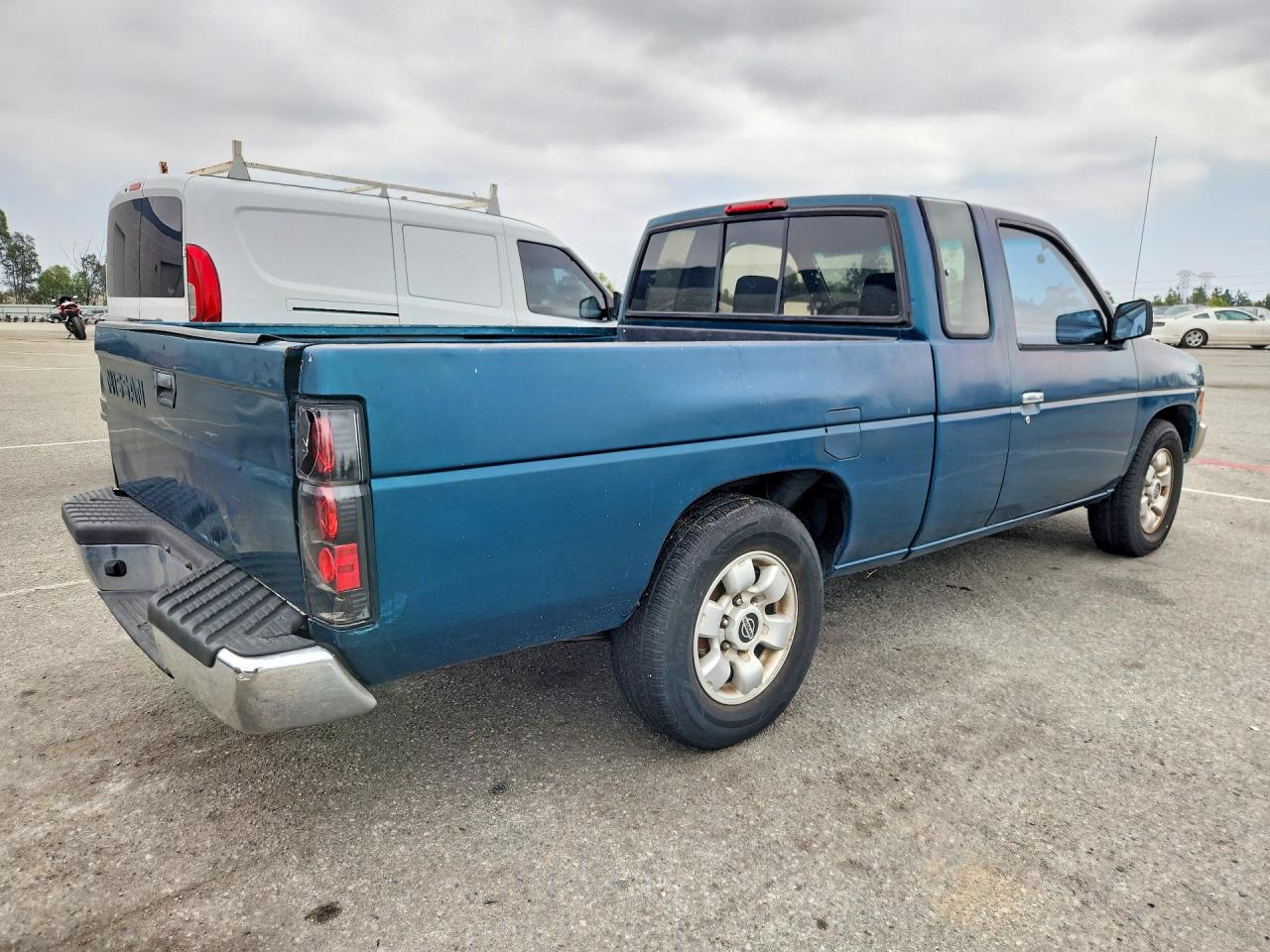 1995 Nissan TITAN VIN 1N6SD16S1SC455174 photo 3