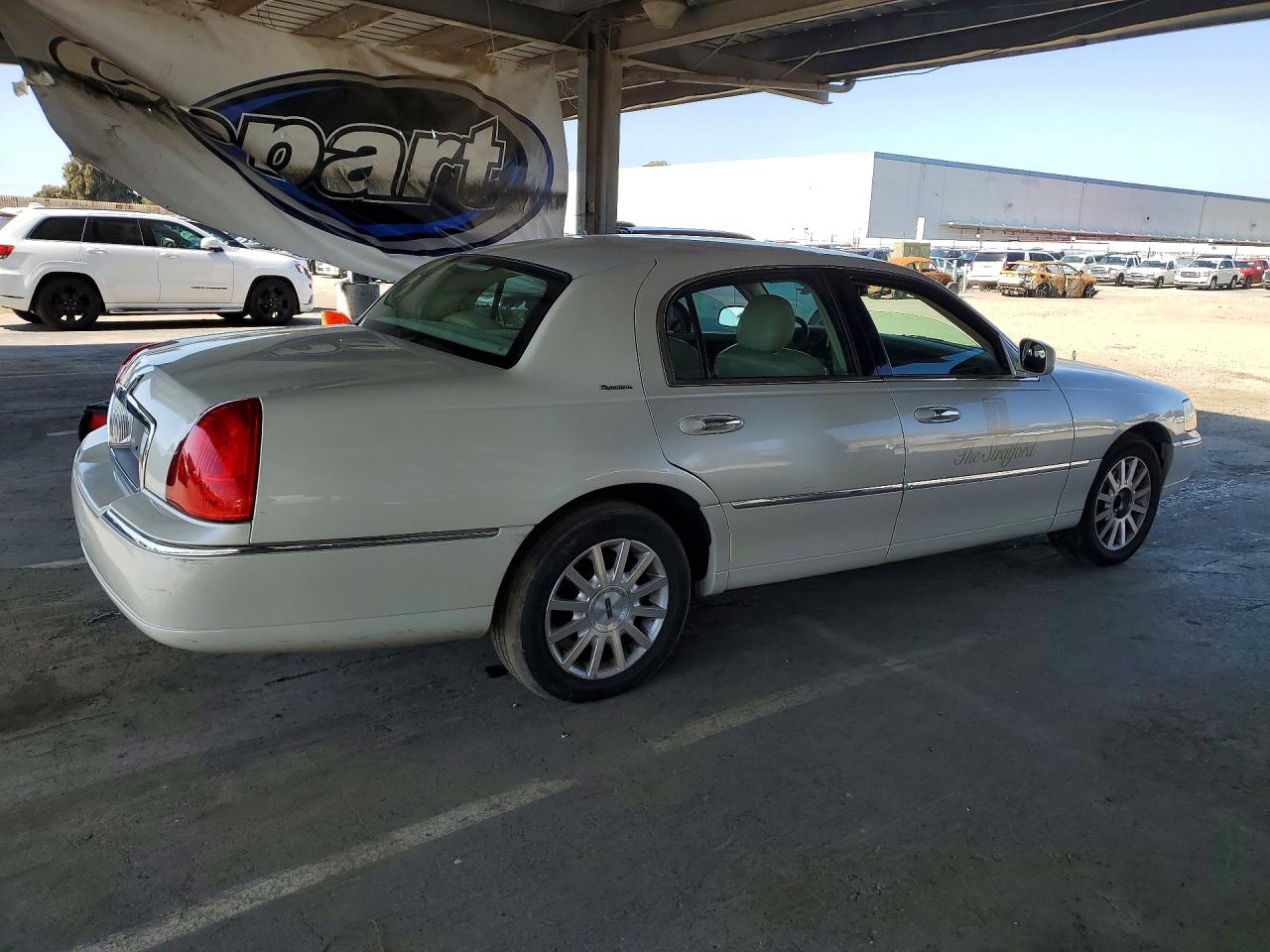 2007 Lincoln Towncar VIN 1LNHM81W57Y601629 photo 3