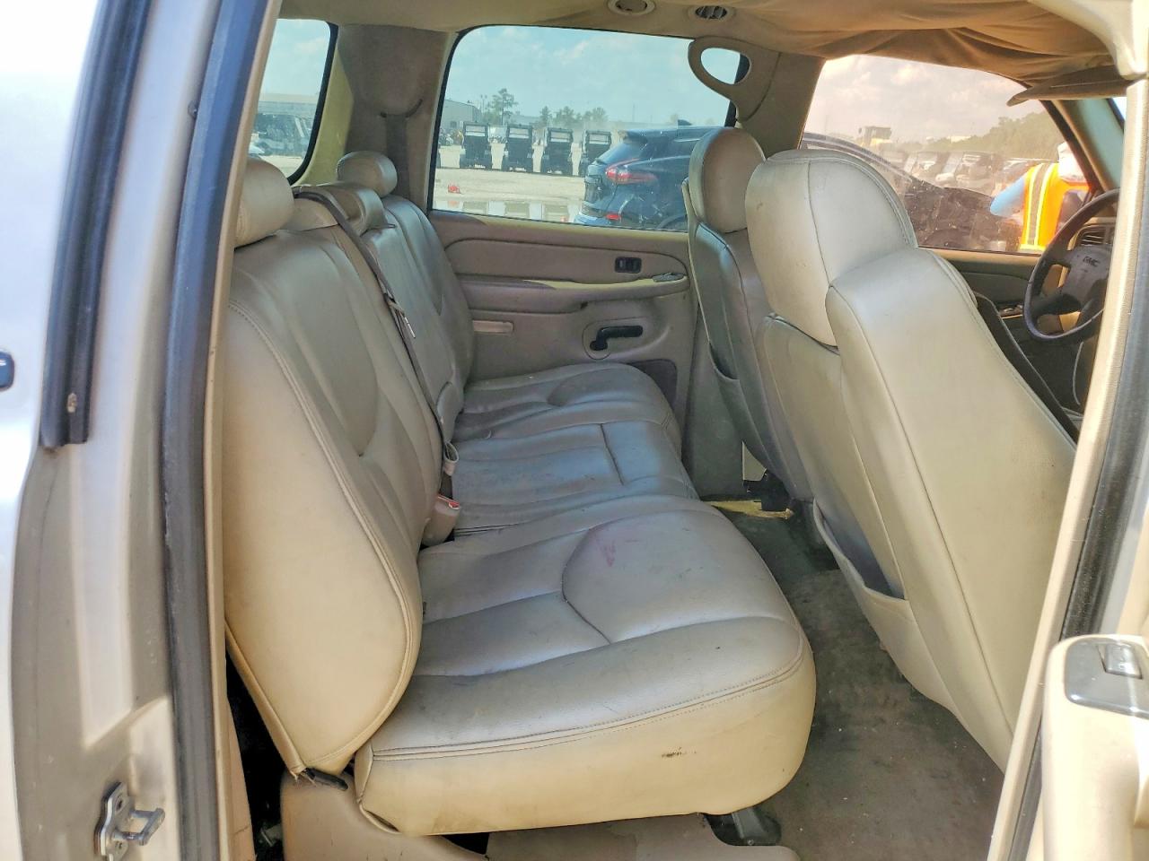 2005 GMC Yukon VIN 1GKFK16Z15J115566 photo 11