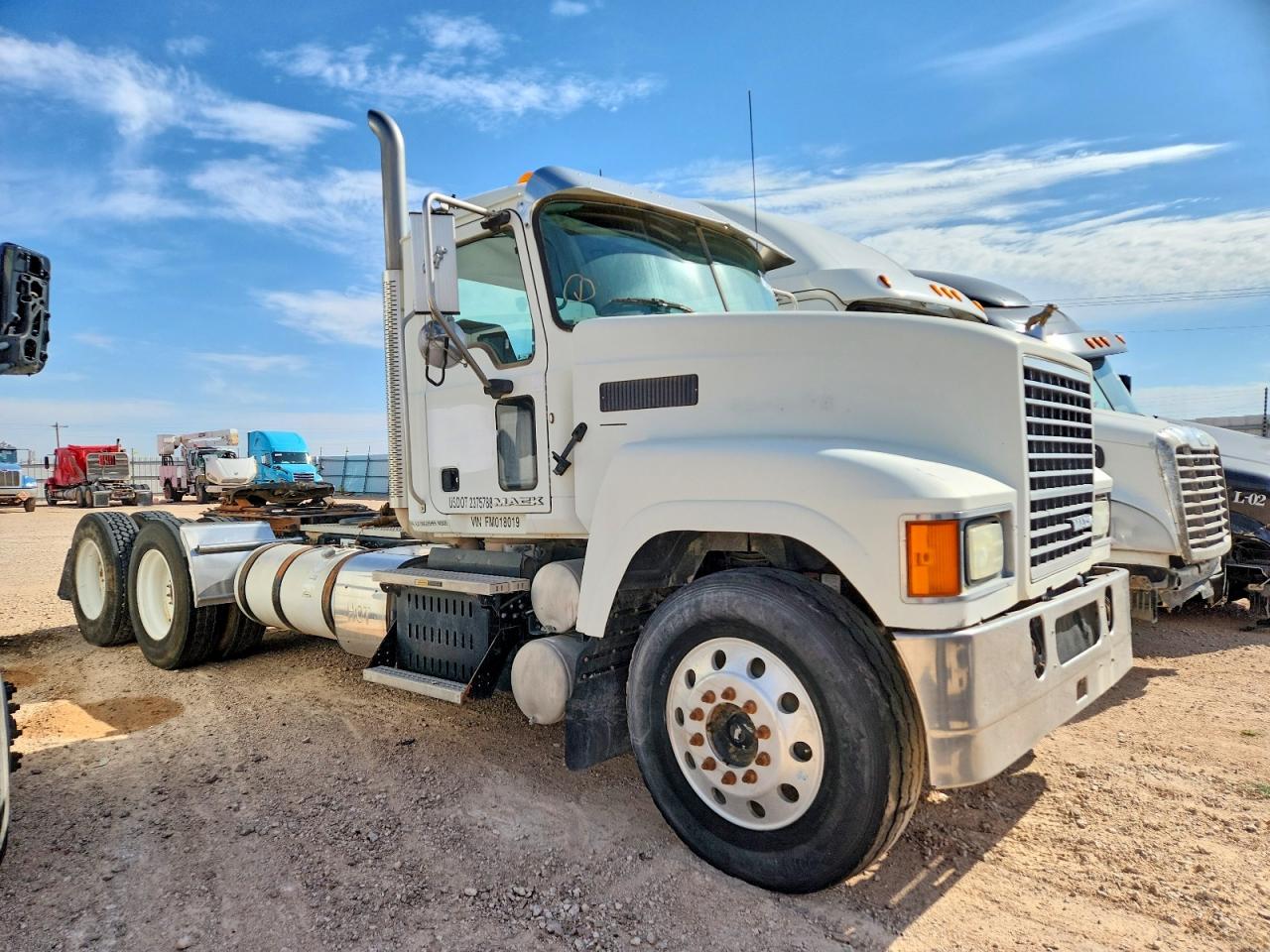 2015 MACK All other VIN 1M2AN07Y1FM018019 photo 1