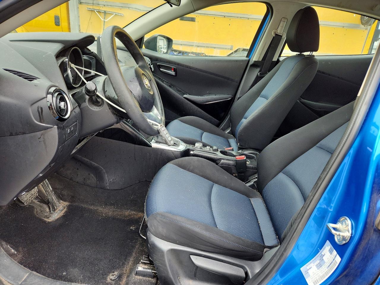 2017 Toyota Yaris VIN 3MYDLBYV9HY185821 photo 7