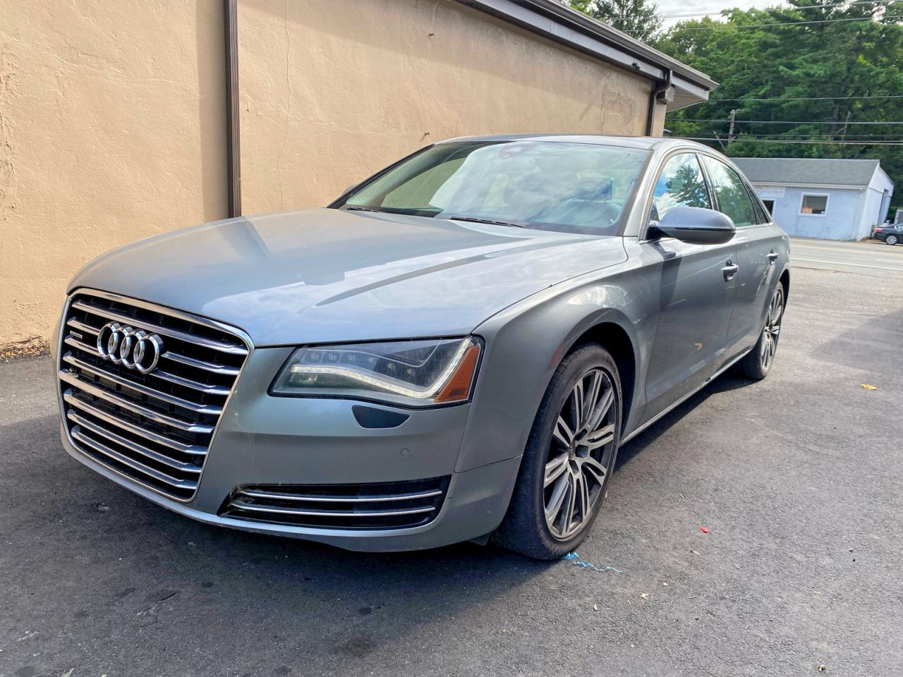 2011 Audi A8 VIN WAURVAFD7BN018734 photo 2