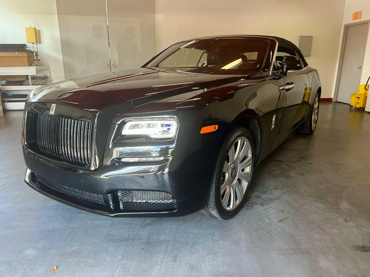 2017 Rolls-Royce All other VIN SCA666D51HU107216 photo 2