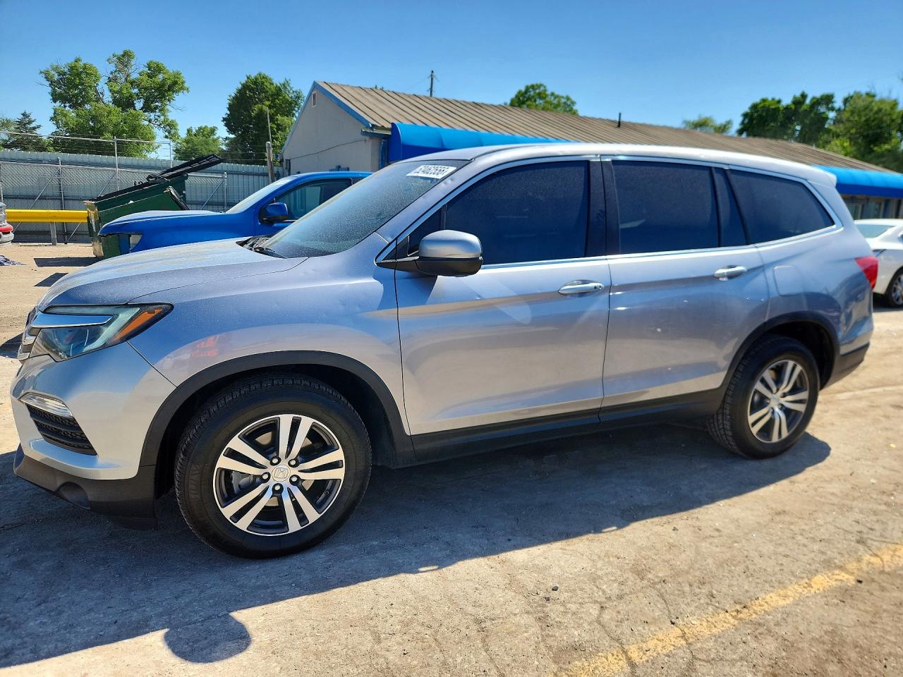 2018 Honda Pilot VIN 5FNYF5H35JB002682 photo 1