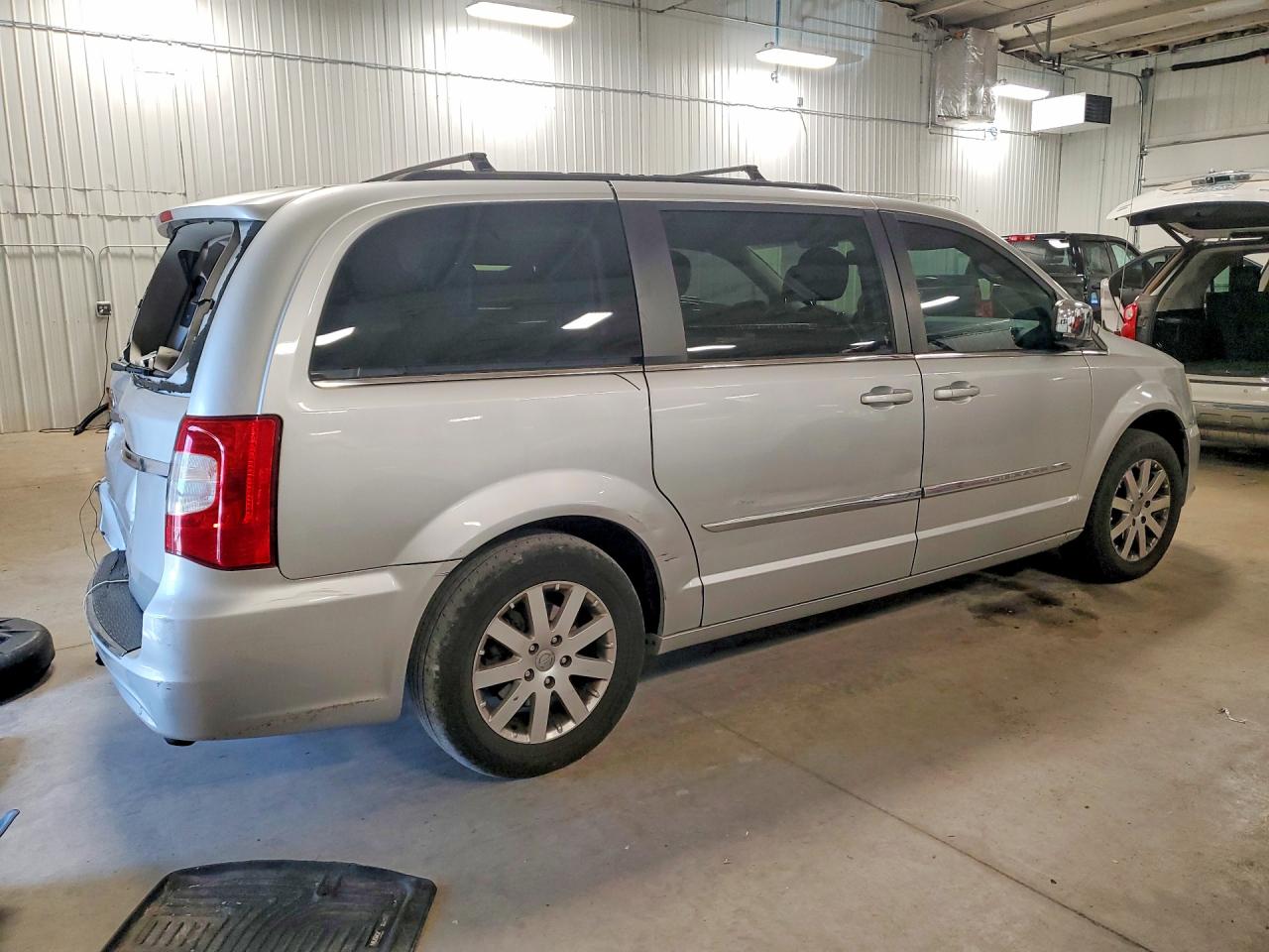 2011 Chrysler Minivan VIN 2A4RR8DG1BR614030 photo 3