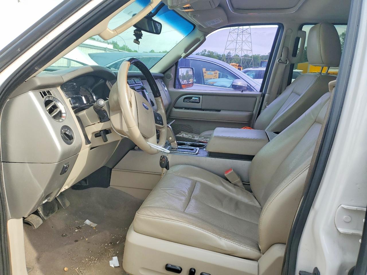 2013 Ford Expedition VIN 1FMJU2A52DEF01930 photo 7