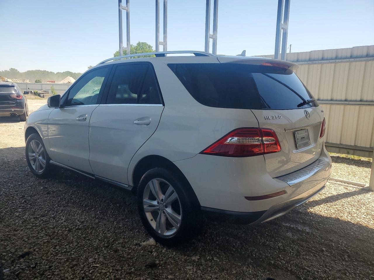 2015 Mercedes-Benz M-class VIN 4JGDA5HB7FA502164 photo 2