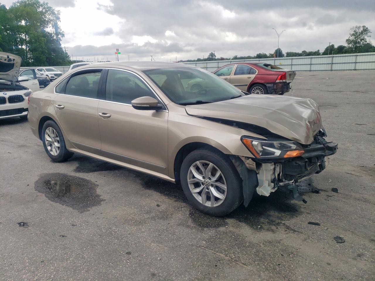 2016 Volkswagen Passat VIN 1VWAT7A38GC036196 photo 4