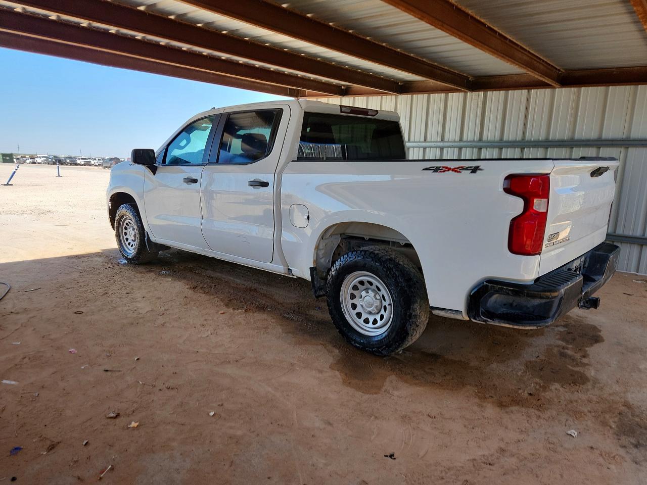 2022 INEOS Silverado VIN 1GCUDAED5NZ619137 photo 2
