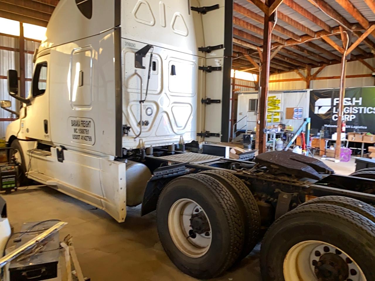 2018 All other VIN 3AKJHHDR9JSJR1189 photo 5