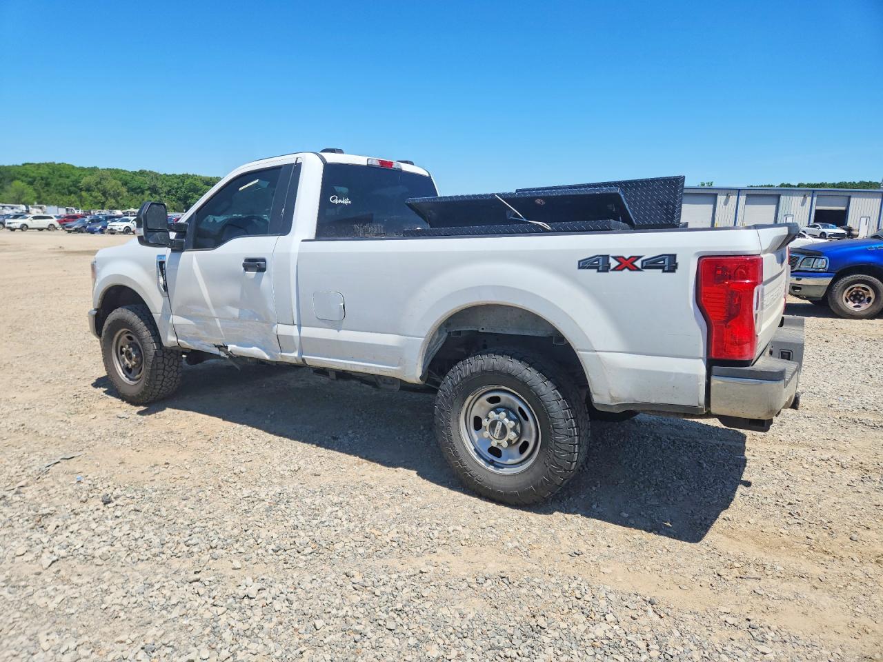 2022 Ford F350 VIN 1FTRF3B60NEG43631 photo 2