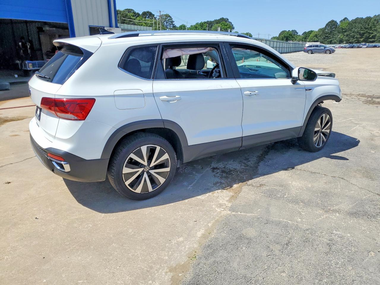 2024 Volkswagen All other VIN 3VVSX7B25RM022597 photo 3
