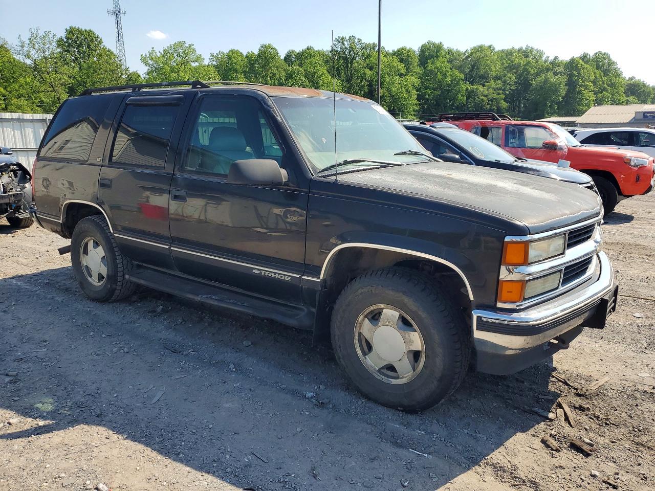 1999 Chevrolet Tahoe VIN 1GNEK13R7XJ321013 photo 4