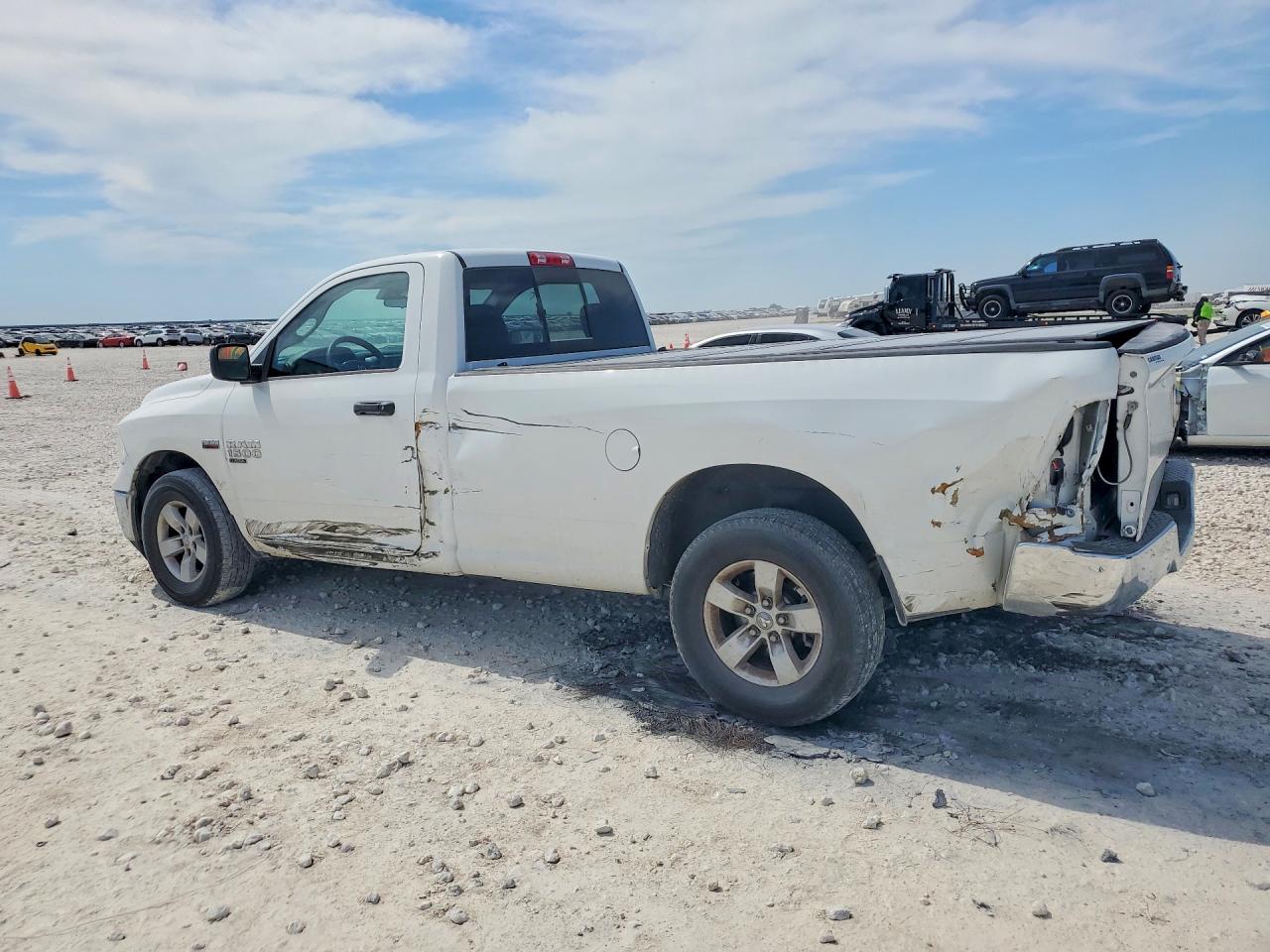 2019 Ram 1500 VIN 3C6JR6DT7KG674556 photo 2