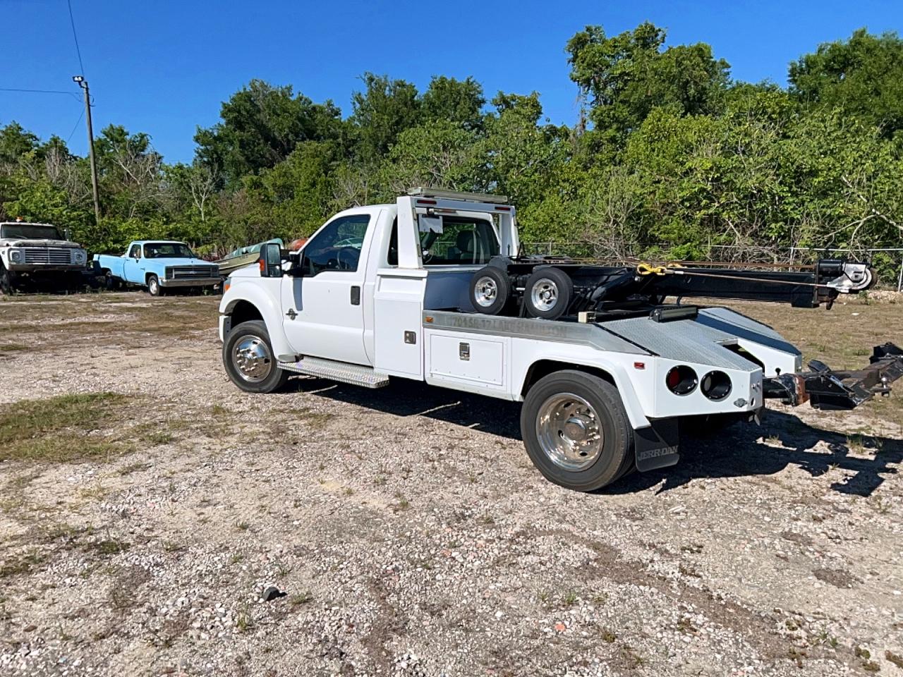 2011 Ford F550 VIN 1FDUF5GT9BEA80204 photo 3
