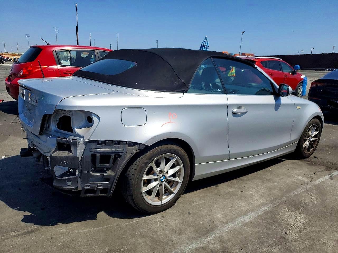 2011 BMW 1 series VIN WBAUN1C52BVH83053 photo 3