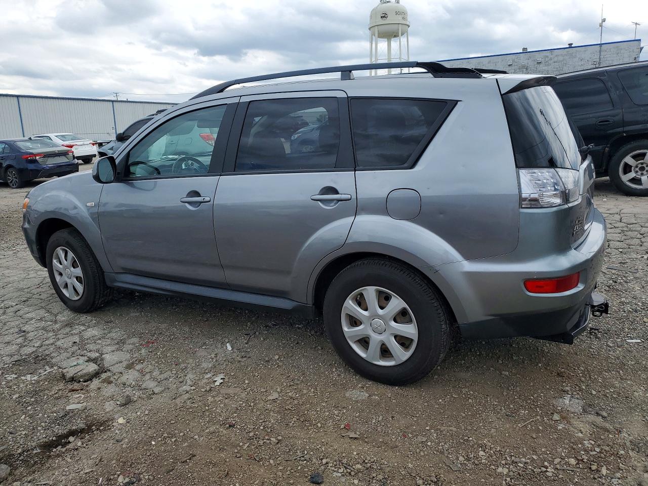 2013 Mitsubishi Outlander VIN JA4AS2AW8DU004576 photo 2