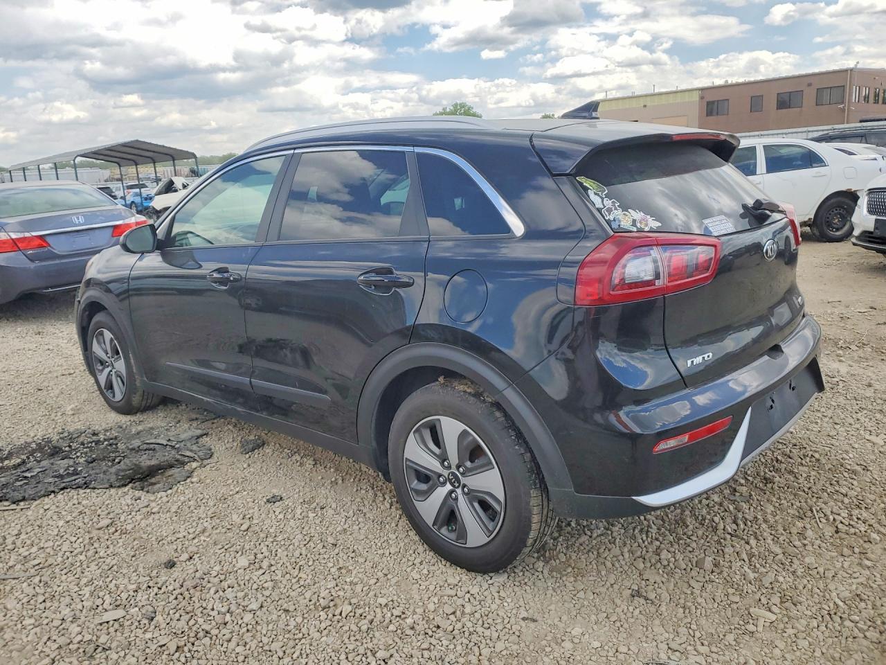 2018 Kia Niro VIN KNDCB3LC9J5136663 photo 2
