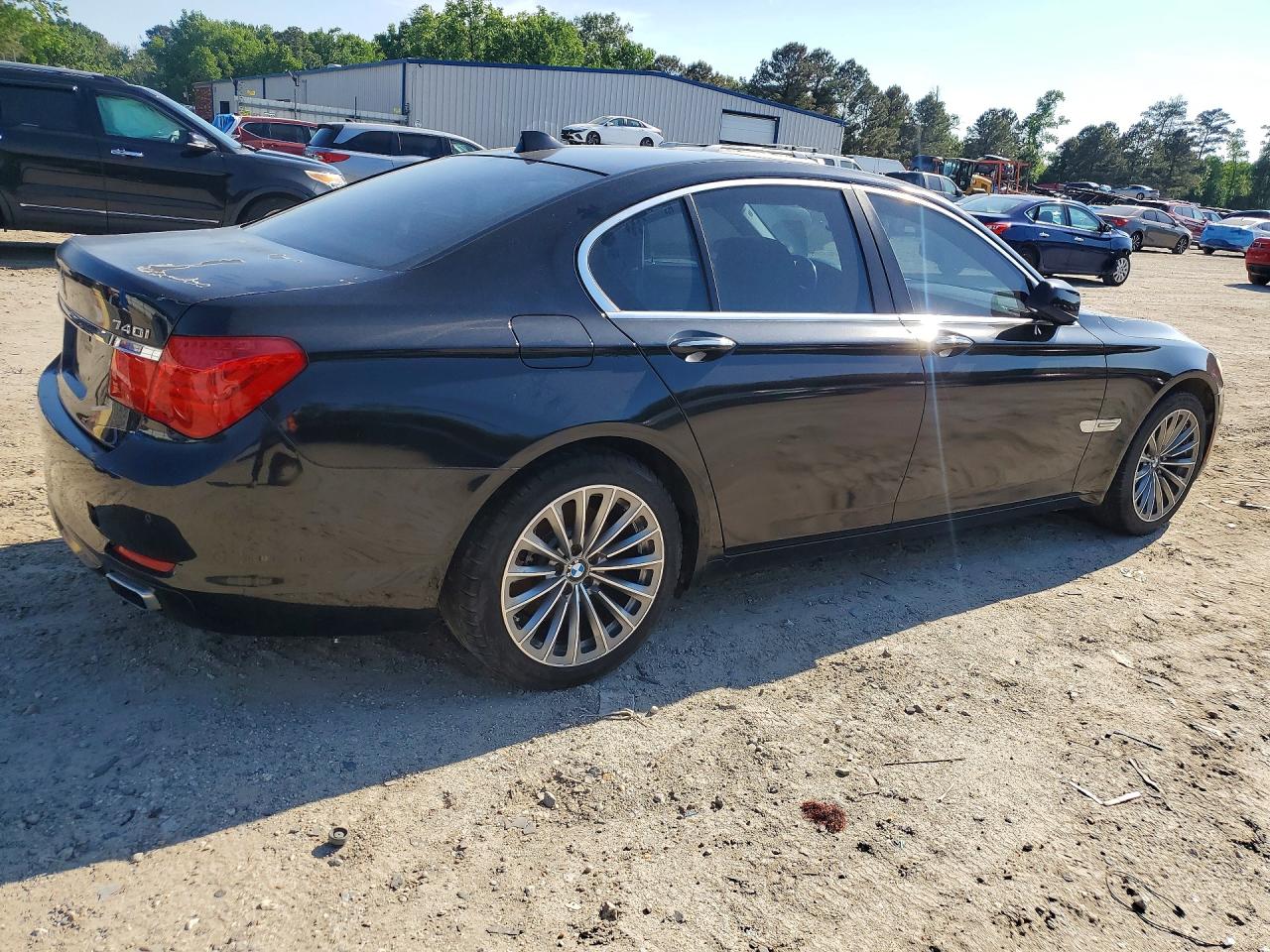 2011 BMW 7 series VIN WBAKA4C53BC612485 photo 3
