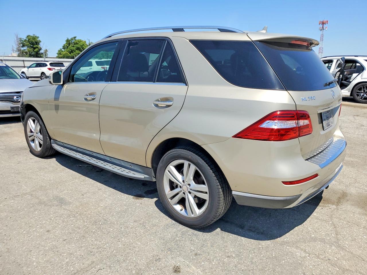 2013 MERCEDES-BENZ M-class VIN 4JGDA5HB0DA232420 photo 2