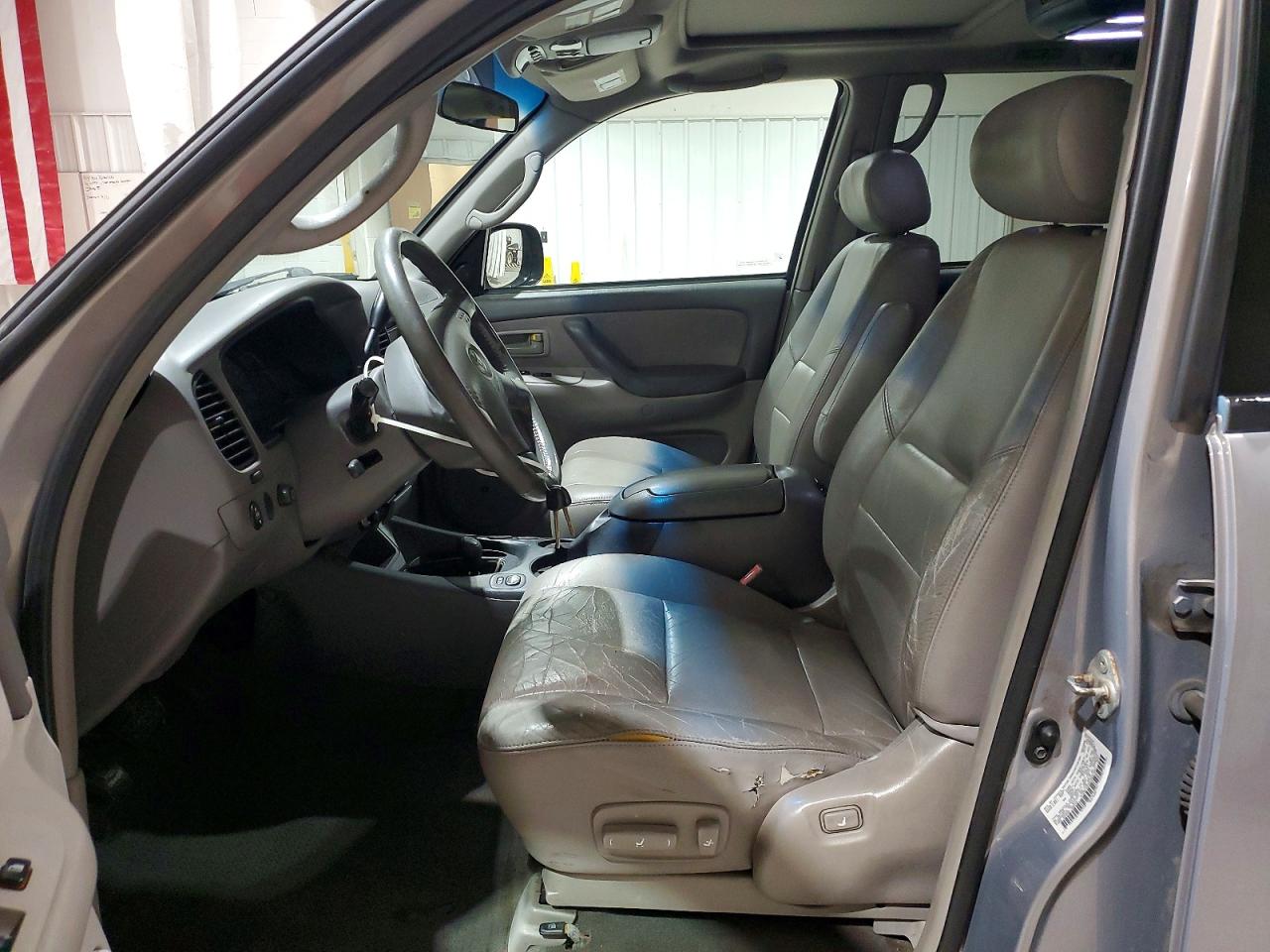 2001 Toyota Sequoia VIN 5TDBT44A51S037957 photo 7