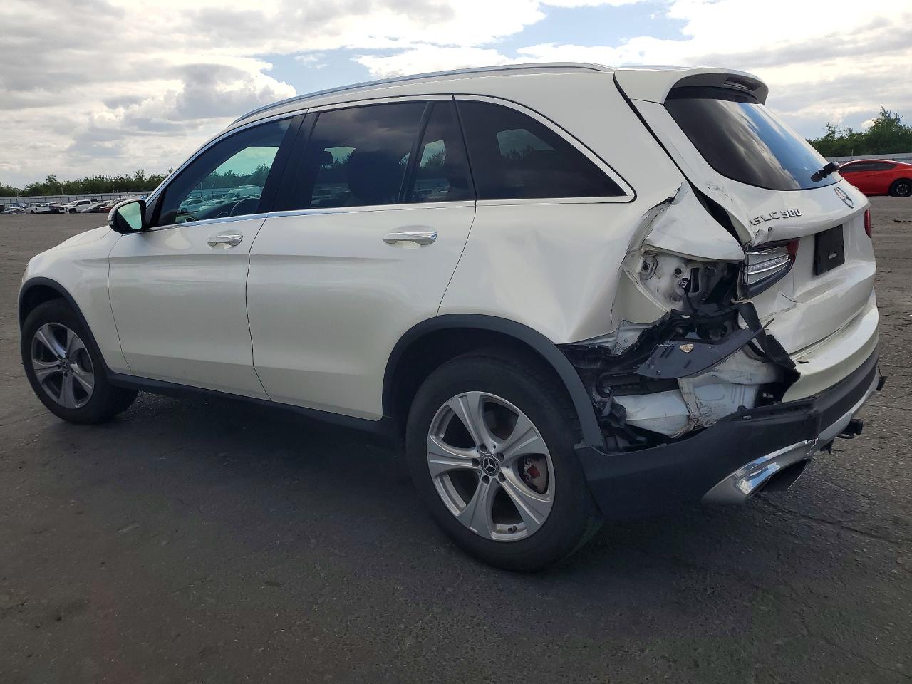 2017 Glc class VIN WDC0G4KB7HF235807 photo 2