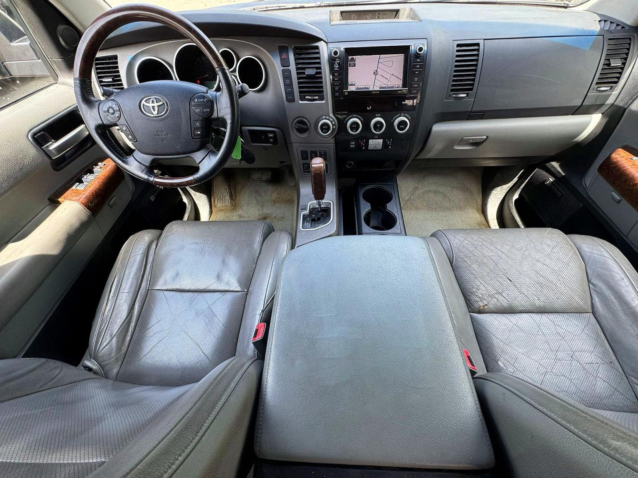 2010 TOYOTA Sequoia VIN 5TDDY5G18AS033686 photo 9