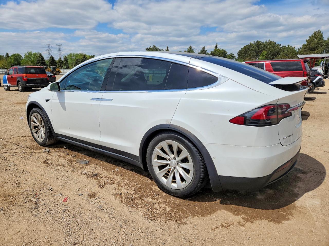 2018 TESLA Model x VIN 5YJXCDE23JF112060 photo 2