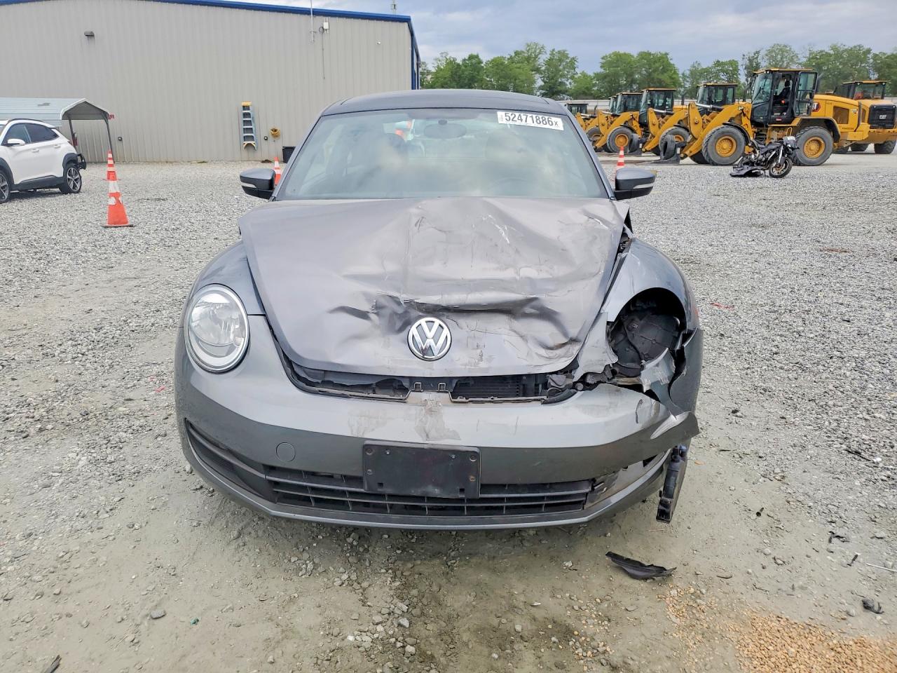 2013 Volkswagen Beetle VIN 3VWJP7ATXDM663271 photo 4