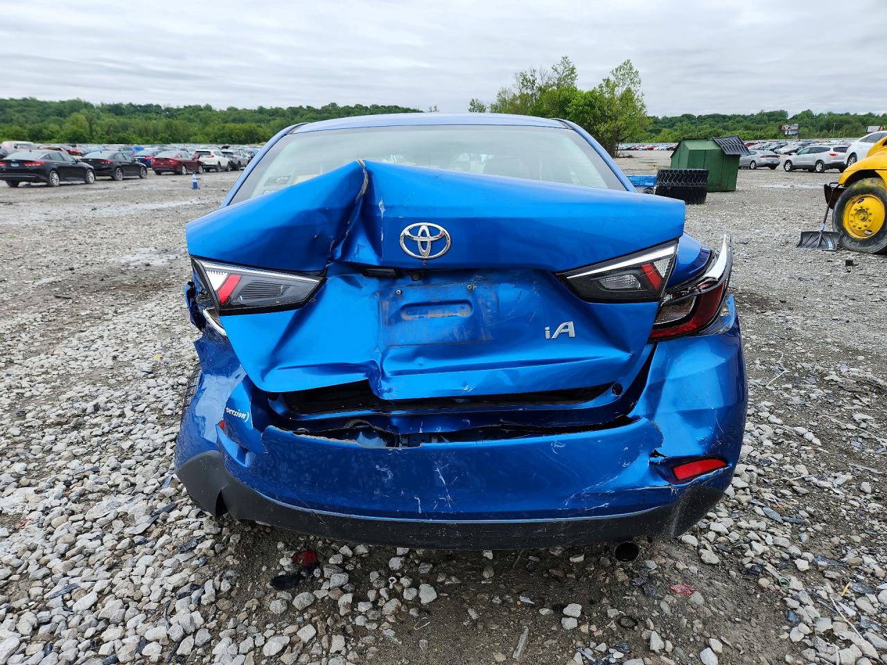 2017 Toyota Yaris VIN 3MYDLBYV9HY185821 photo 6