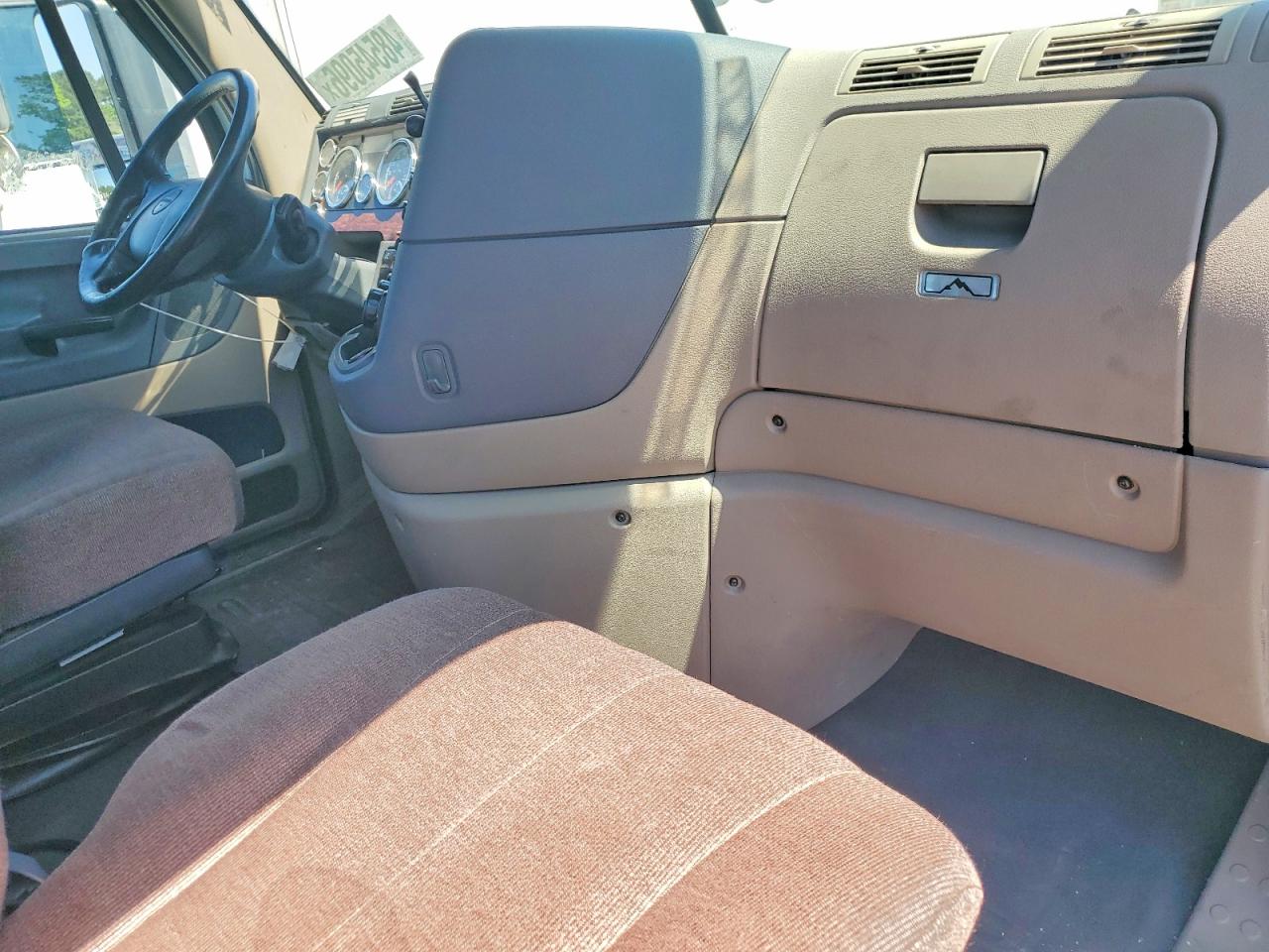 2017 FREIGHTLINER All other VIN 1FUJGEDR6HLHP3261 photo 5
