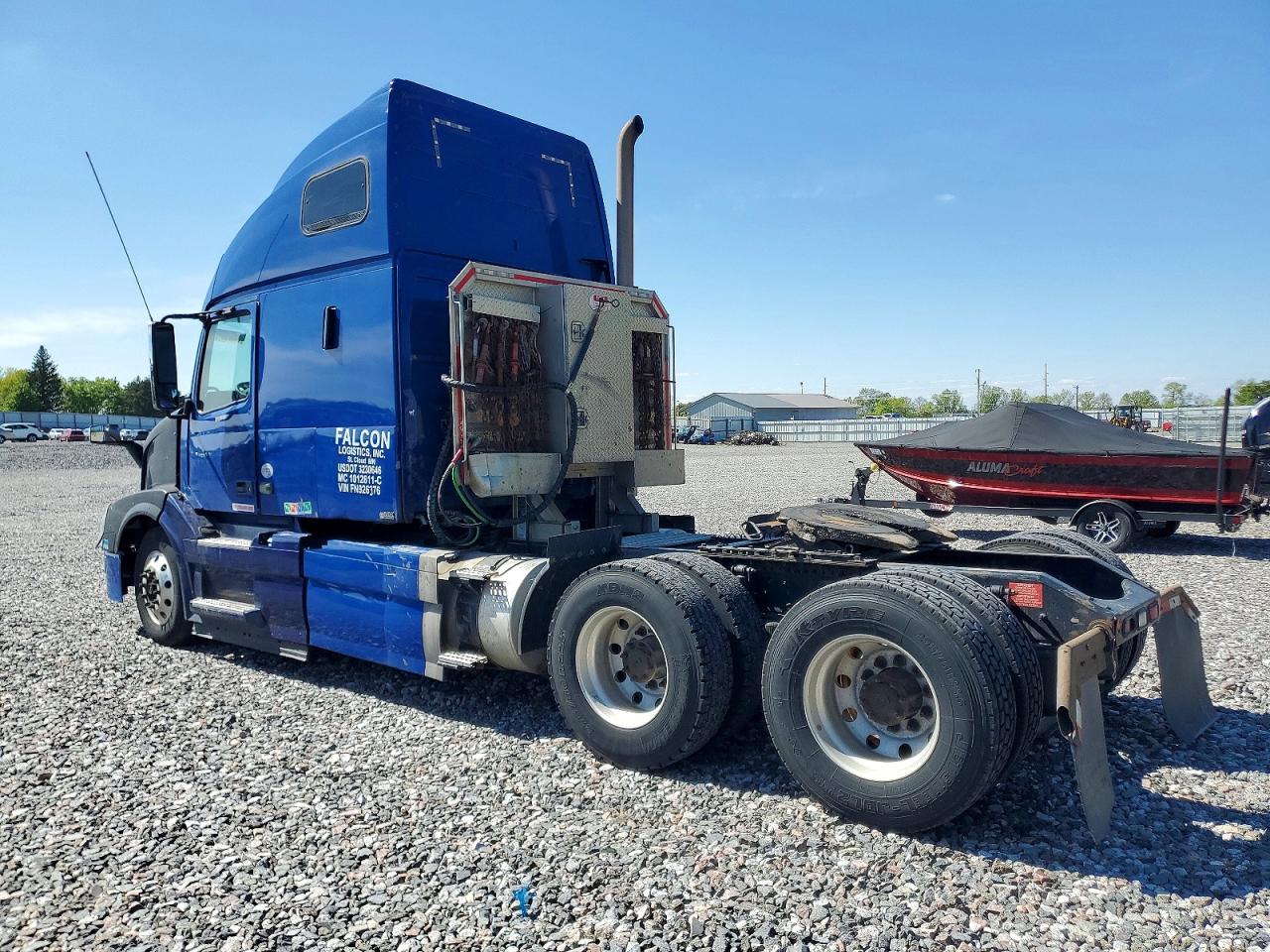 2016 Volvo Vn VIN 4V4NC9TH3GN938613 photo 3