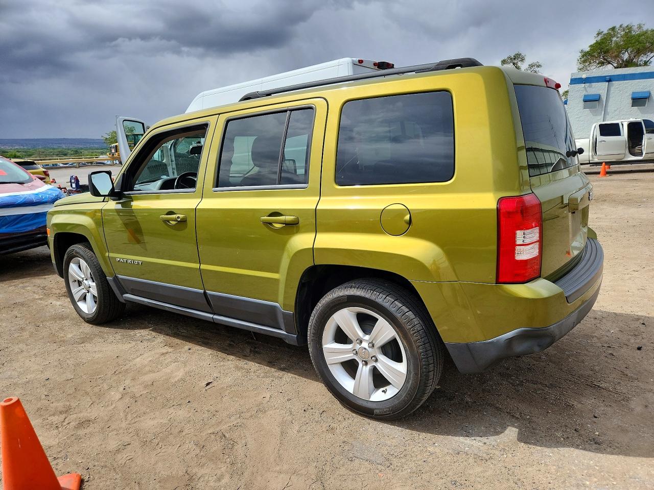2012 Jeep Patriot VIN 1C4NJPFB9CD634635 photo 2