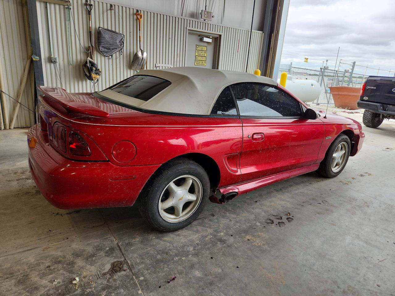 1996 Ford Mustang VIN 1FALP45XXTF226494 photo 3
