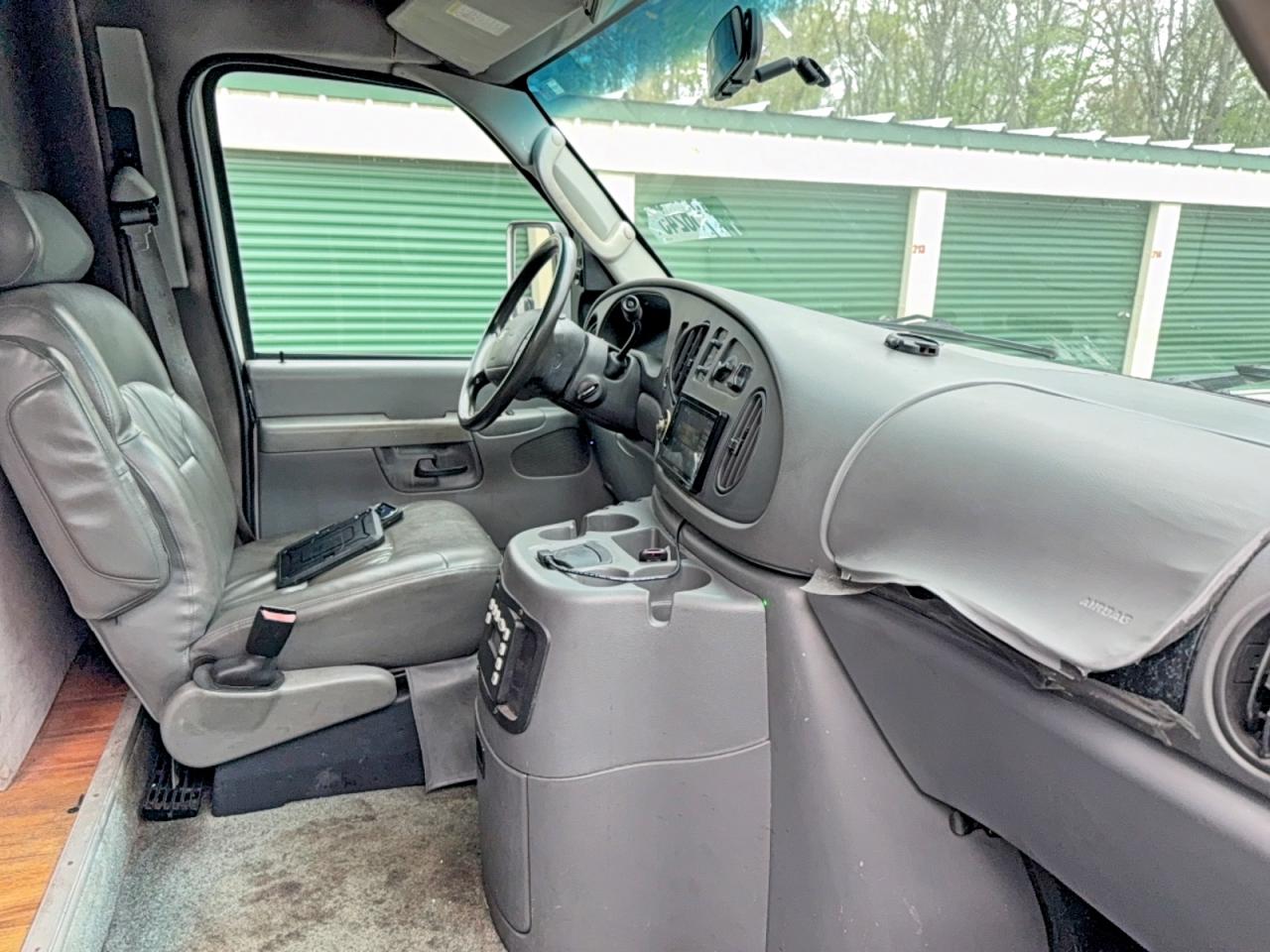 2003 Ford Econoline VIN 1FDXE45F53HA63424 photo 5