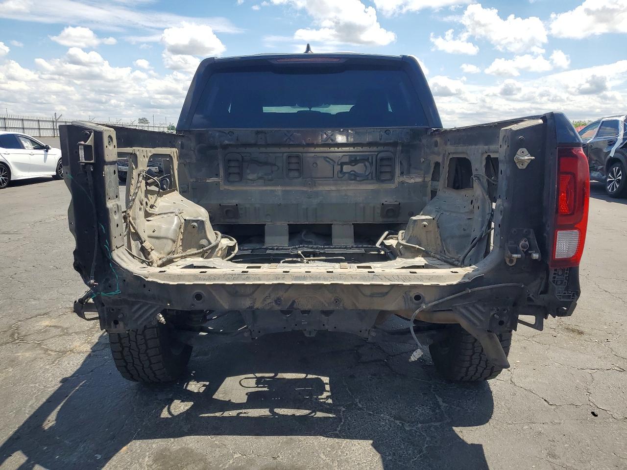 2018 Honda Ridgeline VIN 5FPYK2F1XJB000977 photo 6