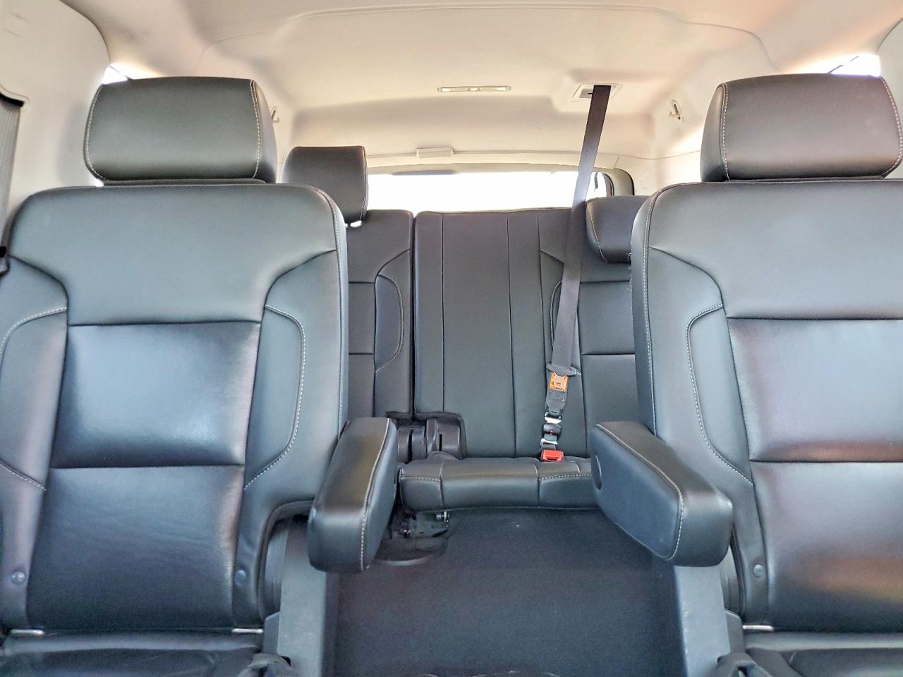 2020 Chevrolet Suburban VIN 1GNSCHKC9LR160620 photo 10