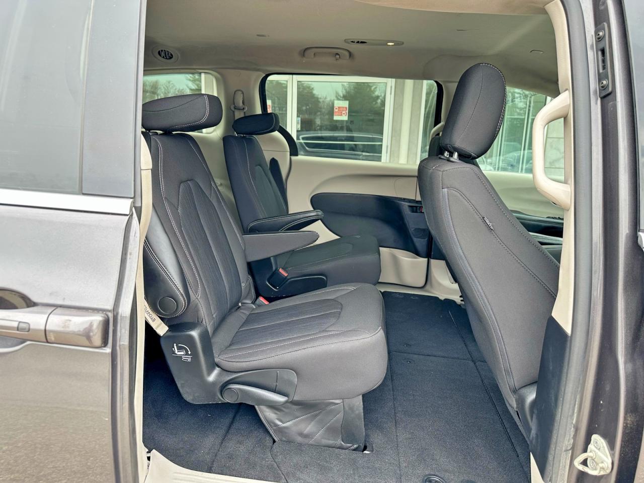 2022 CHRYSLER Minivan VIN 2C4RC1CGXNR105042 photo 6