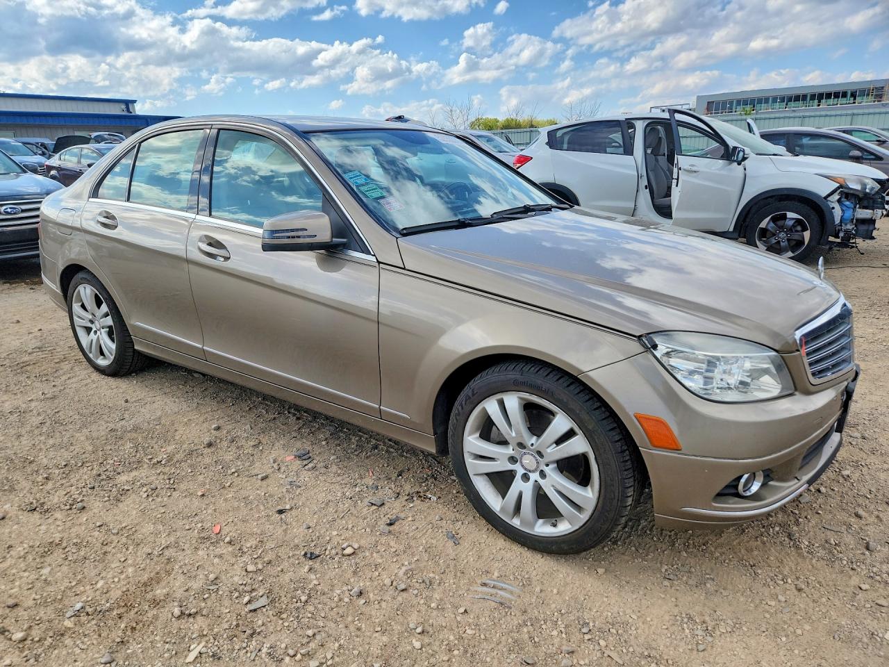 2010 Mercedes-Benz C class VIN WDDGF8BB2AR090071 photo 4