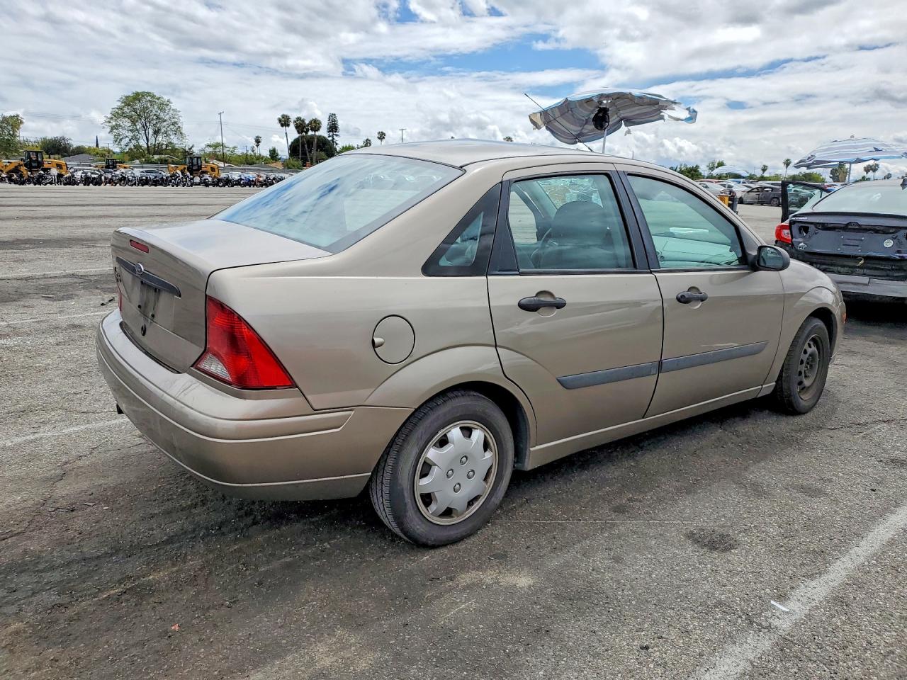 2003 Ford Focus VIN 1FAFP33Z63W329438 photo 3