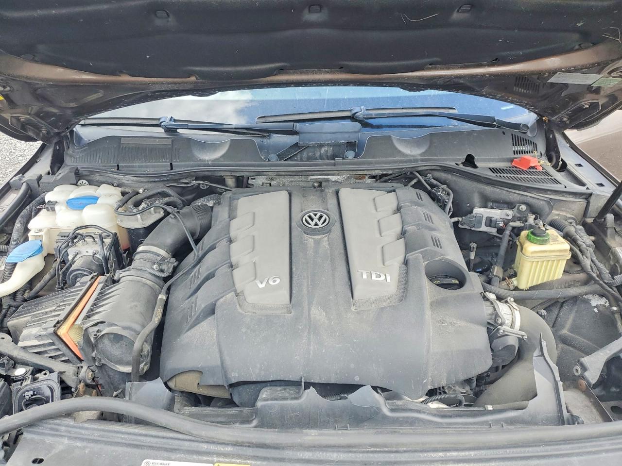 2014 Volkswagen Touareg VIN WVGEP9BP4ED011014 photo 12