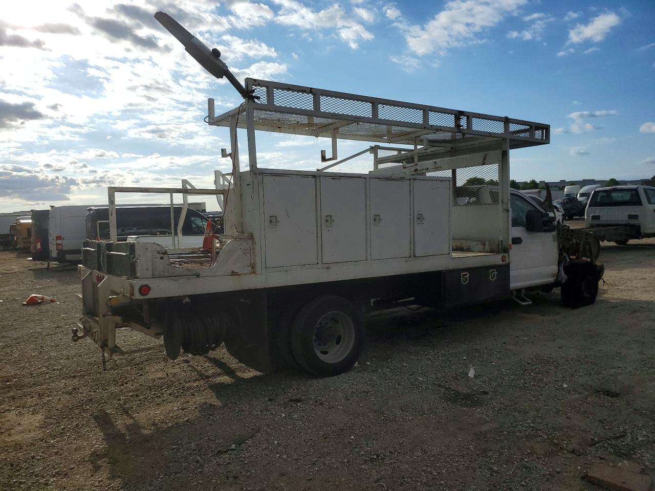 2019 Ford F550 VIN 1FDUF5GY3KEG13594 photo 3