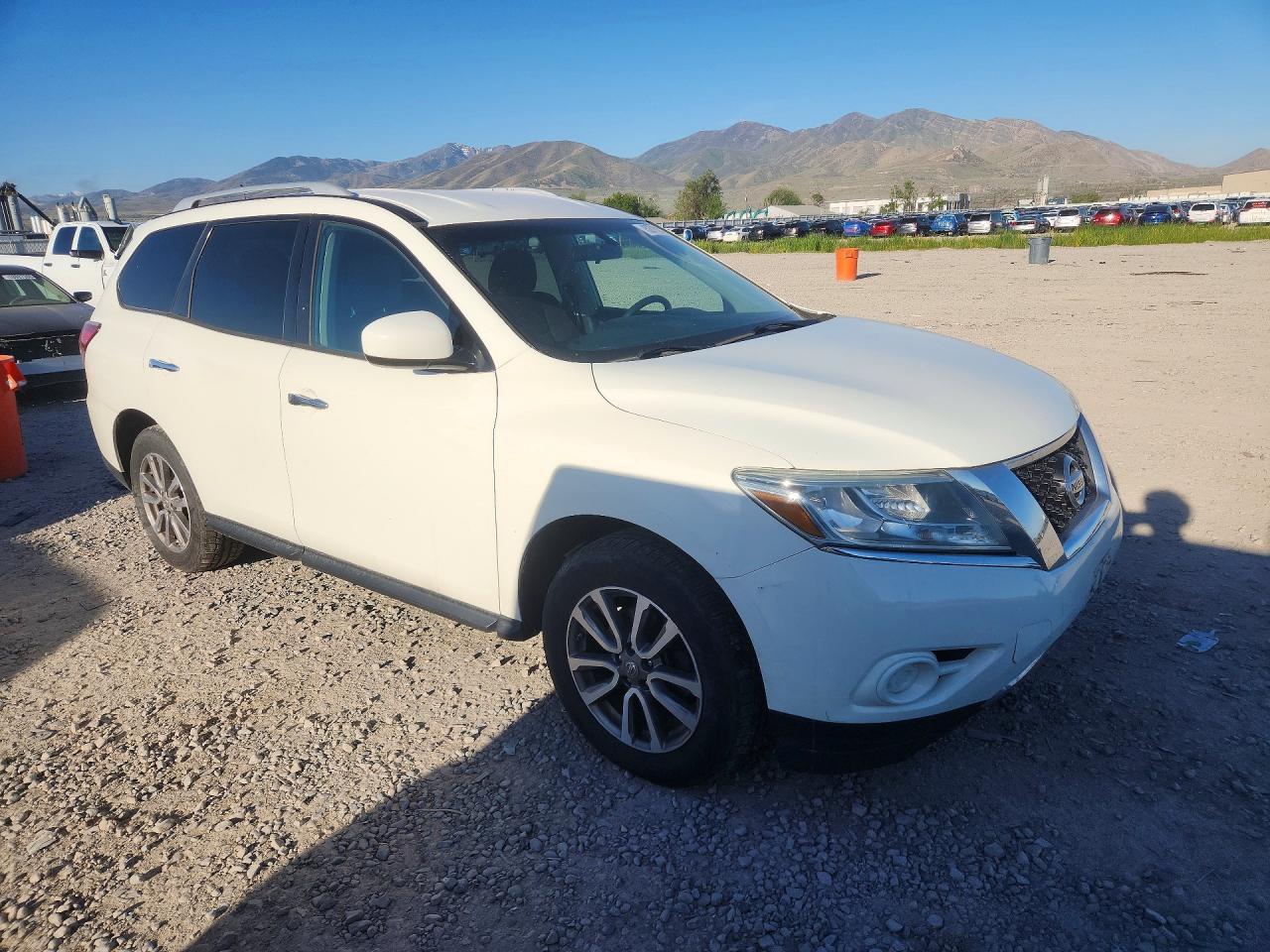 2016 Nissan Pathfinder VIN 5N1AR2MM2GC605273 photo 4
