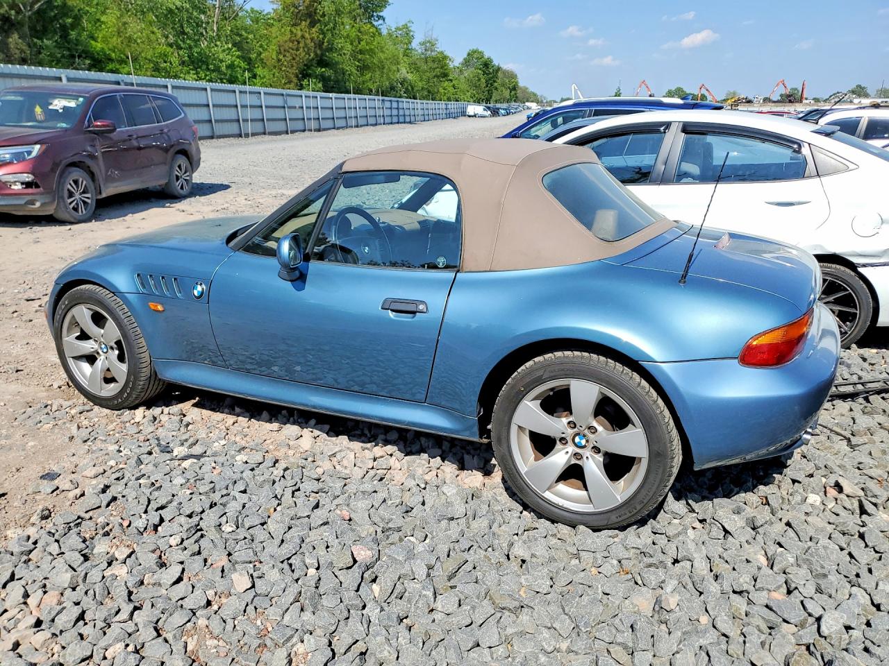 1997 BMW Z3 VIN 4USCJ3327VLC02507 photo 2