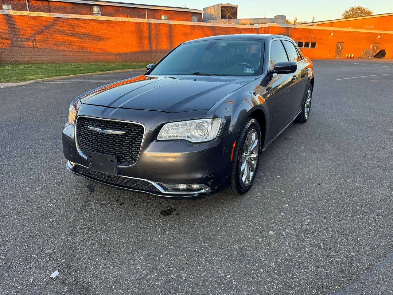 2016 Chrysler 300 VIN 2C3CCARG5GH224787 photo 2
