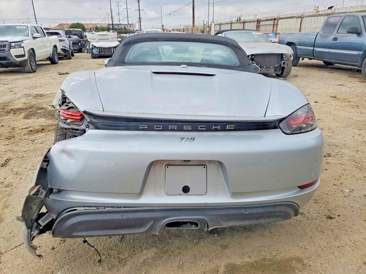 2017 Porsche Boxster VIN WP0CA2A80HS220216 photo 6
