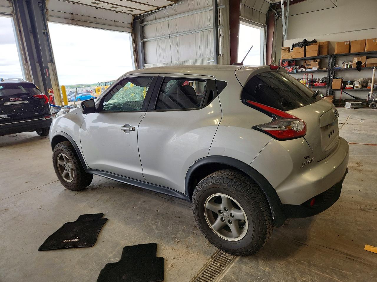 2015 Nissan Juke VIN JN8AF5MV1FT565651 photo 2