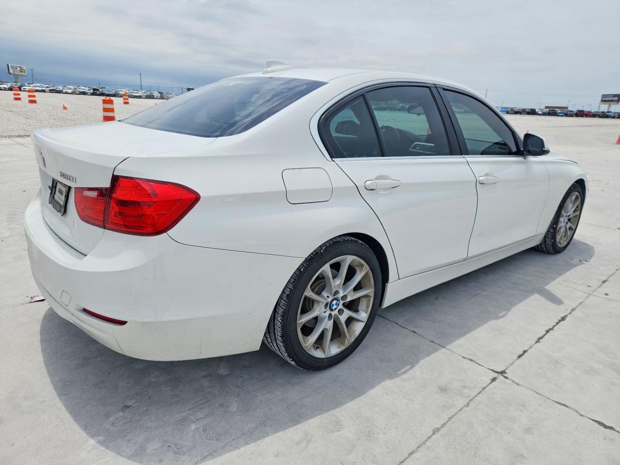 2015 BMW 3 series VIN WBA3B1G56FNT63555 photo 3